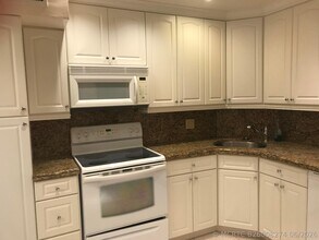 Building Photo - 3300 Spanish Moss Terrace