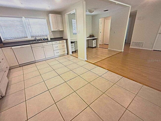 Foto del edificio - 2812 Dovewood St