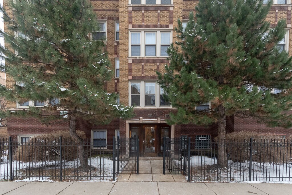 Foto principal - 4869 N Washtenaw Ave