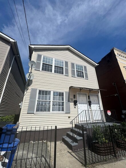 Foto del edificio - 12 Bayview Ave