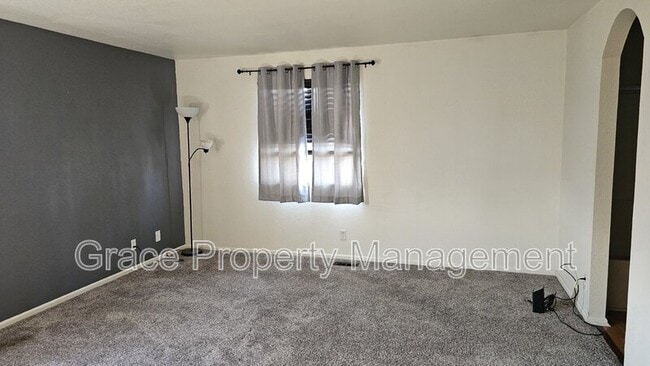 Building Photo - 502 W 91st Dr