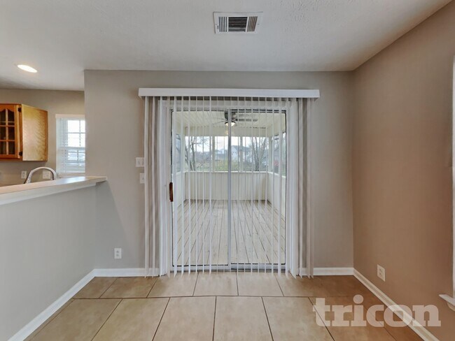 Foto del edificio - 3216 Cain Harbor Dr