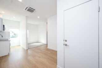 Building Photo - 2201-2217 Bonita Ct