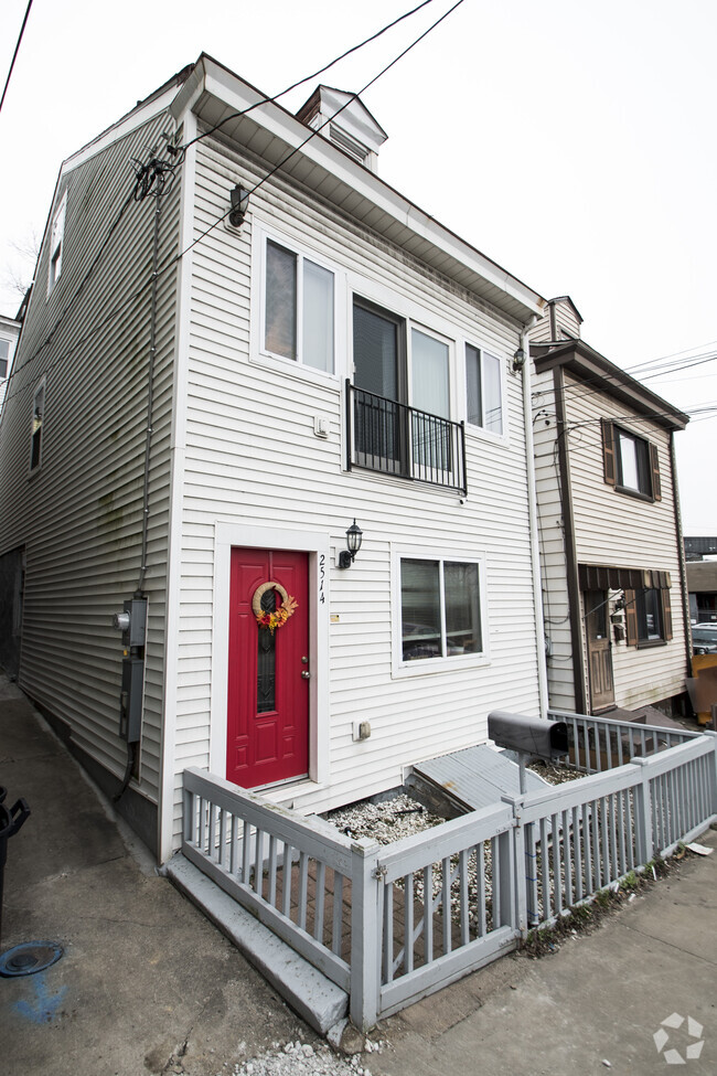 Building Photo - 2514 Josephine St