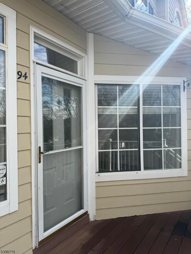 Foto del edificio - 94 Wescott Rd