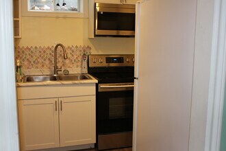 Building Photo - 10 Calcott Crt