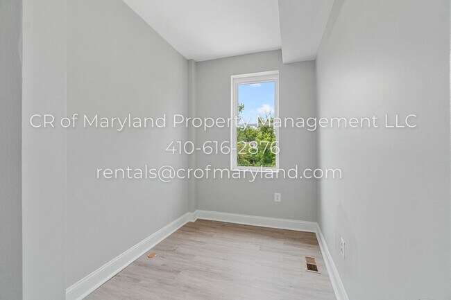 Building Photo - You've got to see it! $1000 off move in sp...