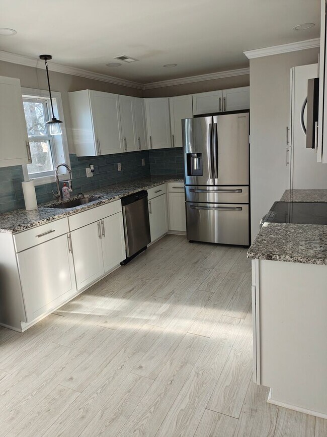 Foto del edificio - 3 Bed, 1 Bath House in Newport News!