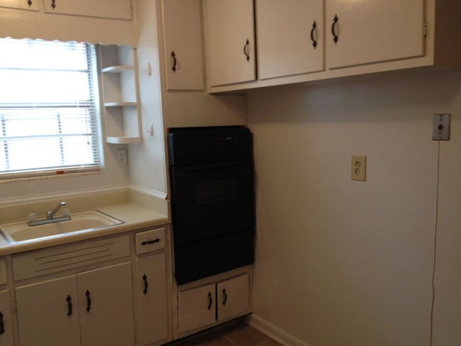 Foto del edificio - 954 St Charles Ave NE