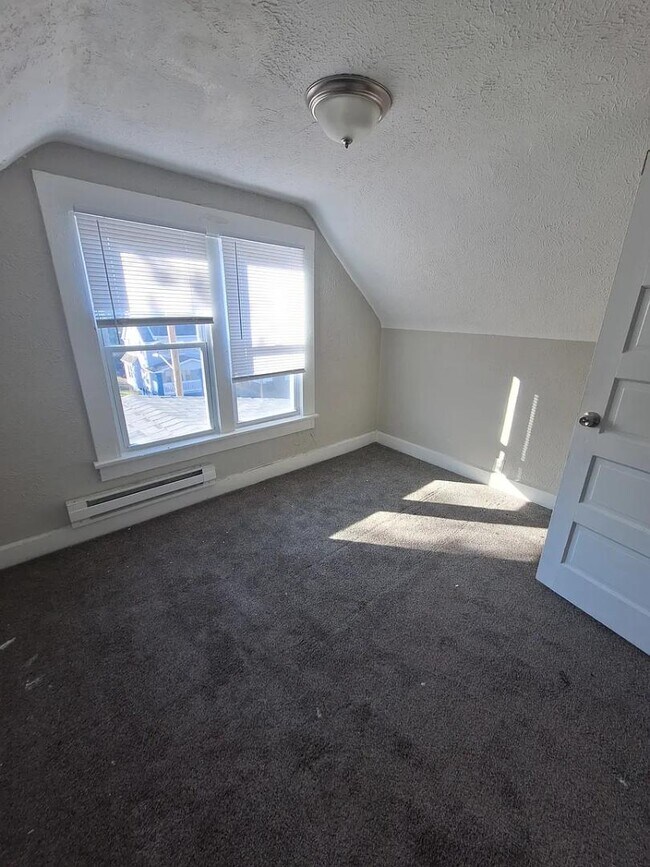 Foto del edificio - 3255 E 130th St