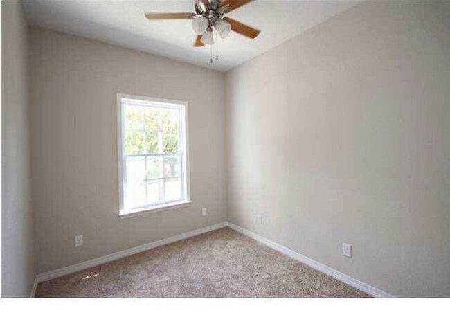 Foto del edificio - 992 Leigh Ann Ln
