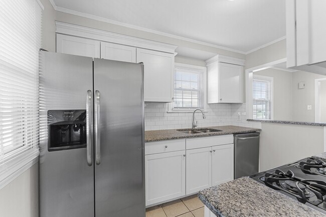 Building Photo - 12740 Venness St