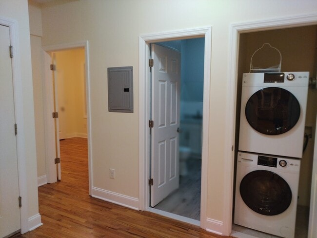 Building Photo - 509 S Orange Ave