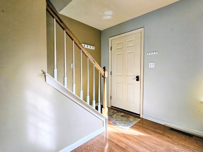 Building Photo - 688 Rockwood Dr