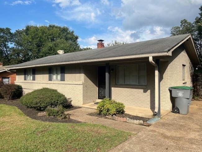 Building Photo - 236 Melita Rd