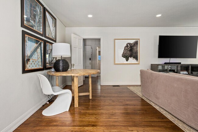 Foto del edificio - 3233 Greene Ave