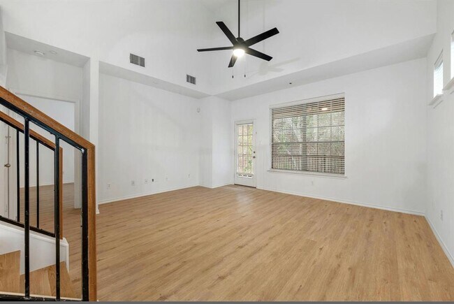 Foto del edificio - 1310 W Parmer Ln