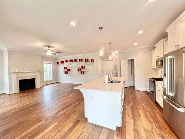 Building Photo - Stunning 3BD, 2.5BA Raleigh Home with Indo...