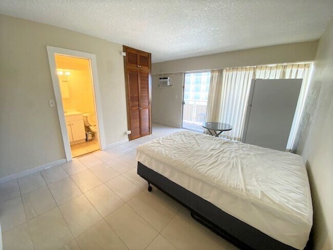 Foto del edificio - Studio near Waikiki Beach