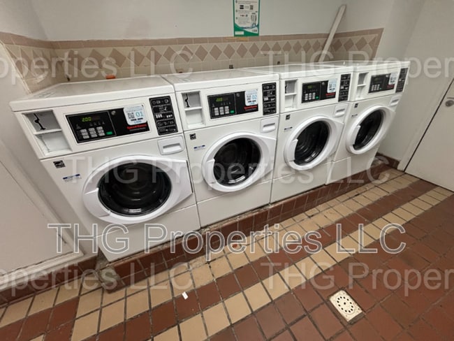 Building Photo - 671 Lincoln Ave