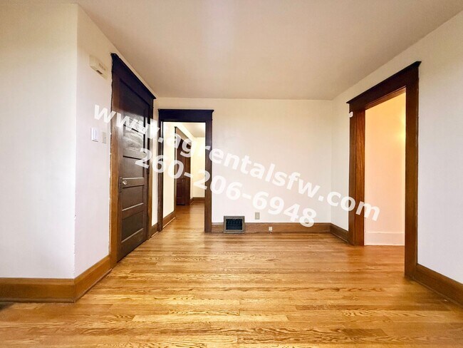 Foto del edificio - 919 Rivermet Ave