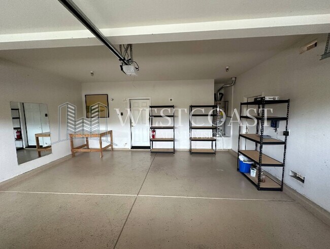 Foto del edificio - AVAILABLE NOW!!! 3 Bedroom 3 bath Private OASIS backyard in Vista, CA.