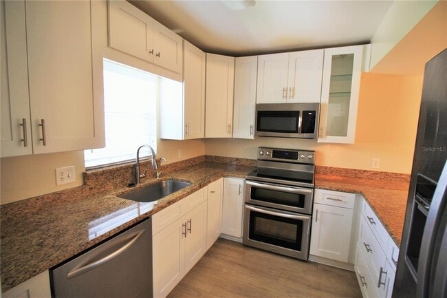 Building Photo - 1098 Villa Ln