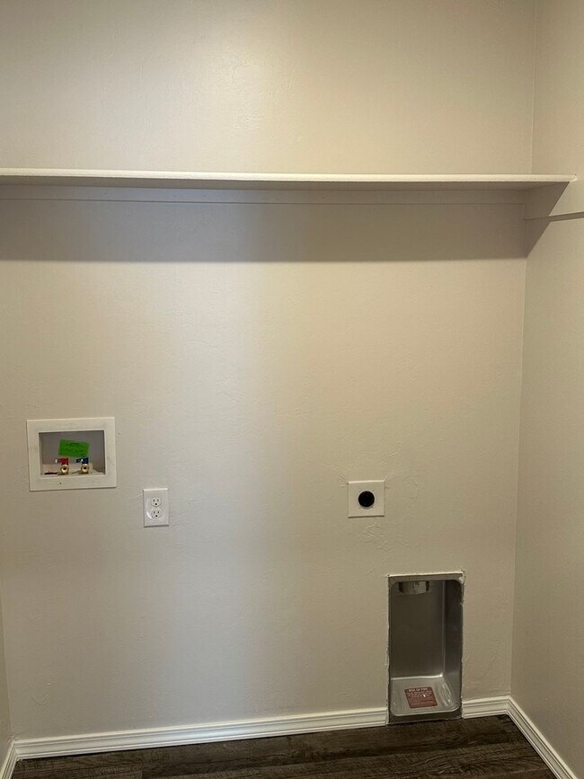 Building Photo - NEW Three Bedroom | Two Bath Home in Saratoga