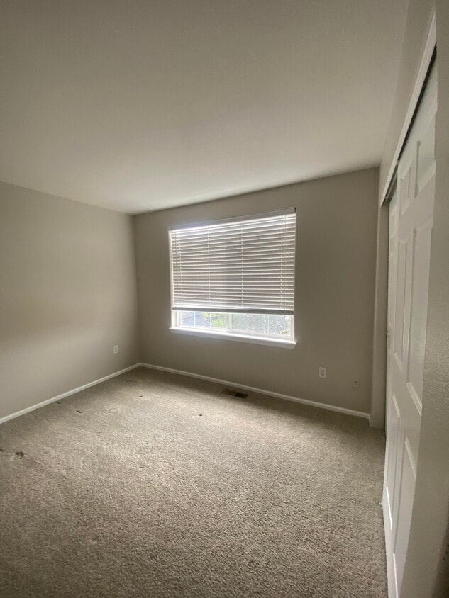 Room for rent - 9408 E Florida Ave