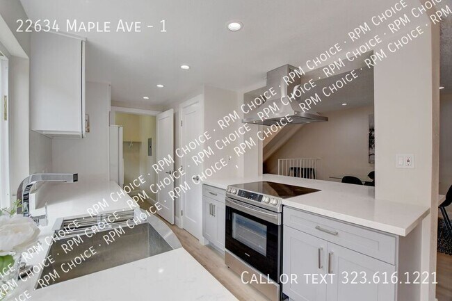Building Photo - 3bd/2ba Townhouse Style Condo, Laundry, Ya...
