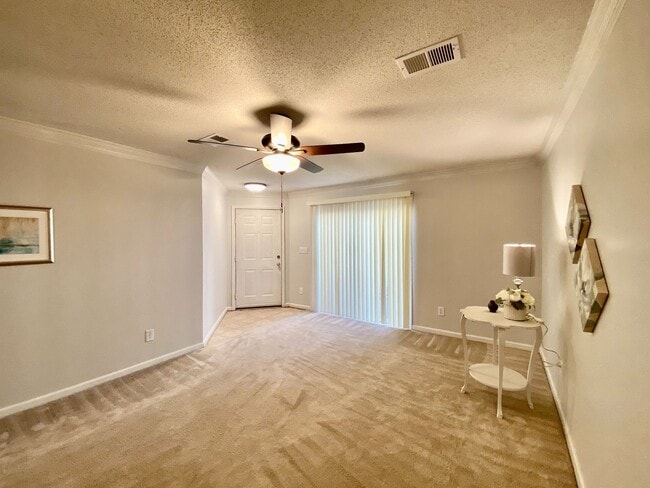 Foto del edificio - Super-Cute Condo!  First Floor - 1-Story -...