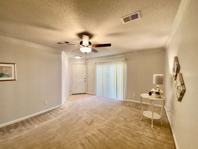 Foto del edificio - Super-Cute Condo!  First Floor - 1-Story - Fenced Patio - Storage - Pet Friendly!