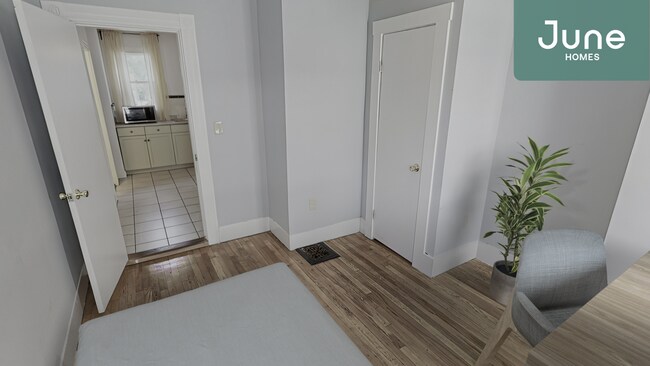 Building Photo - ROOM ONLY in 3-bed/2.0-bath Home