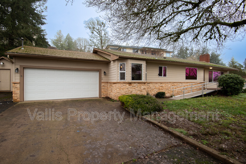 Foto principal - 429 Stoneway Dr NW