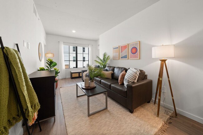 Building Photo - Apella on Newport