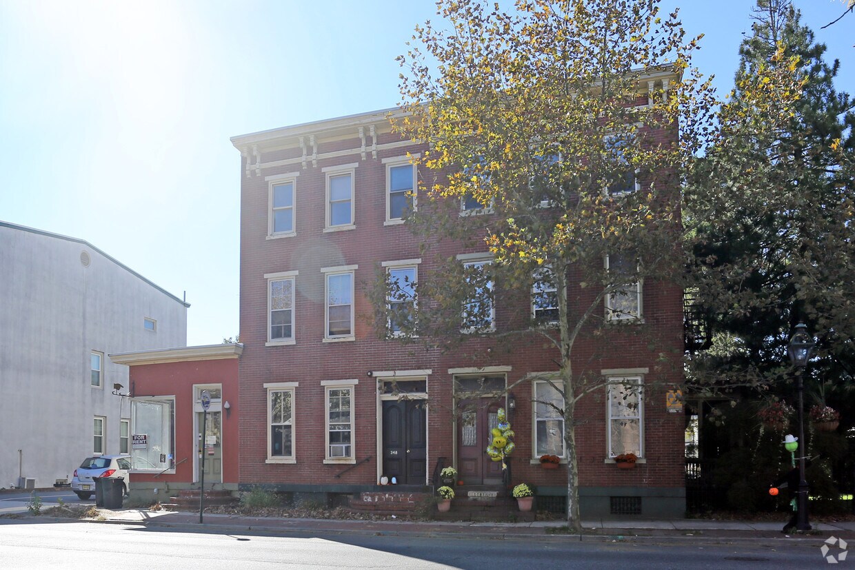 Foto del edificio - 346 Farnsworth Ave