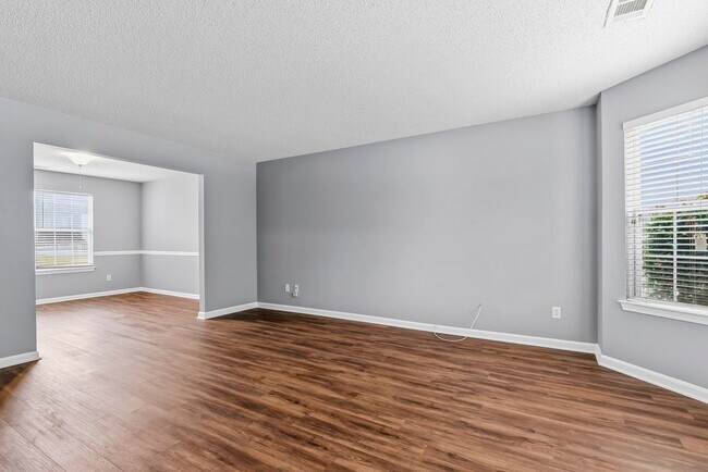 Foto del edificio - 11925 Spring Lake Way