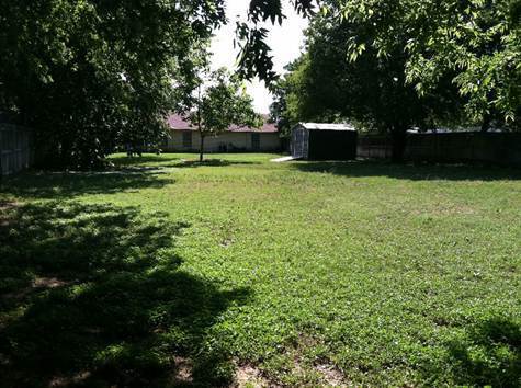 Building Photo - For Rent: 707 N Houston 3 bed/2 bath