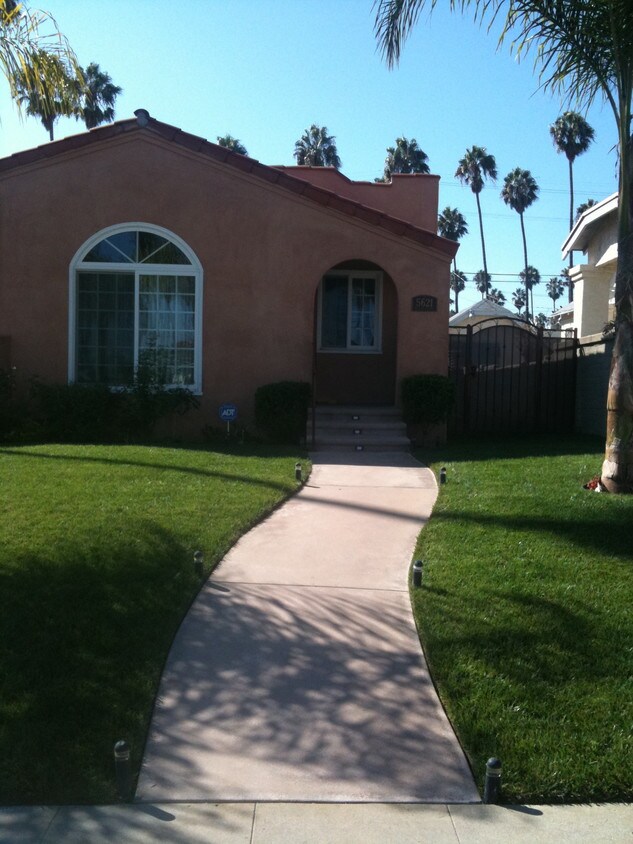 Entrada - 5621 S Mullen Ave