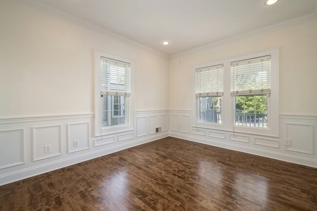 Building Photo - 16 Walnut St