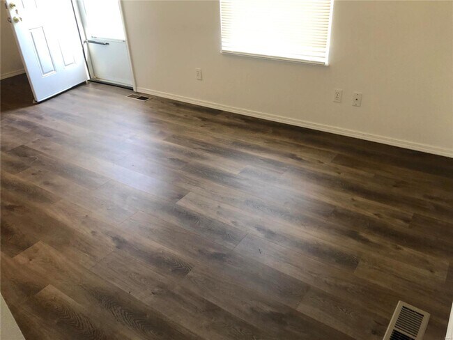 Foto del edificio - 122 Lazarcheff Dr