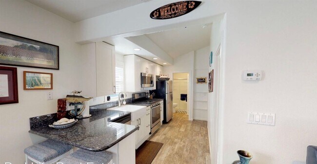 Building Photo - 614 I Avenue