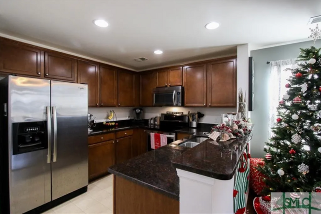 Building Photo - 426 Lions Den Dr