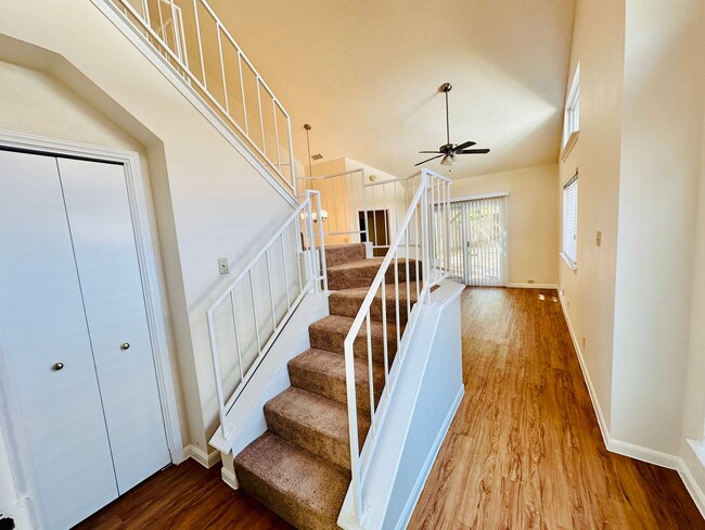 Building Photo - Lovely remodeled 2 Bed 2 Bath Semi-detache...