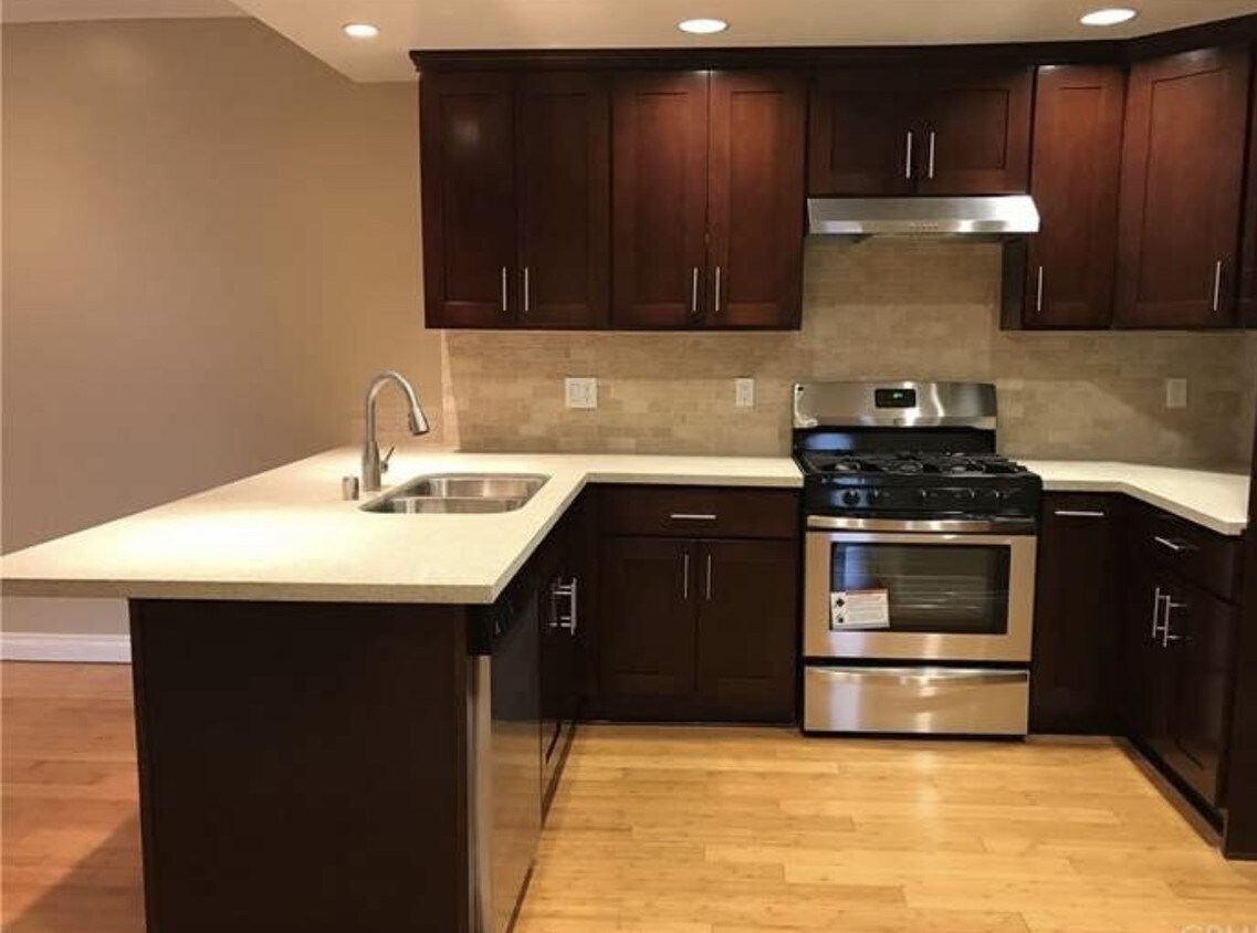 Foto principal - 3061 W 12th St