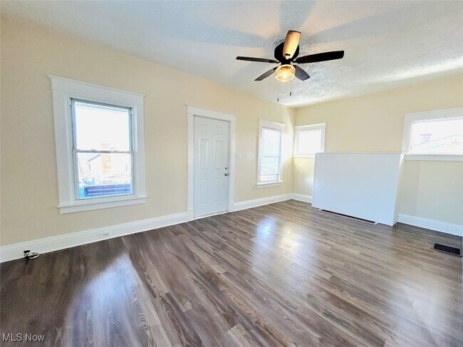 Foto del edificio - 2454 Cleveland Ave