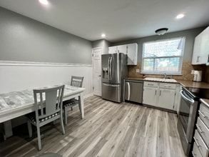 Building Photo - 4008 Rogers Ave