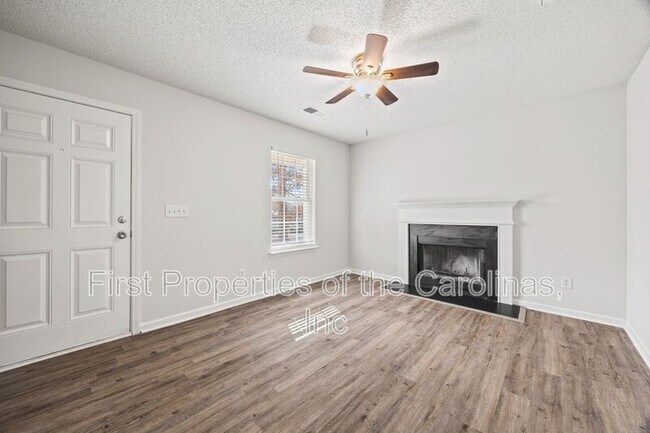 Foto del edificio - 1411 Swaying Branch Ln