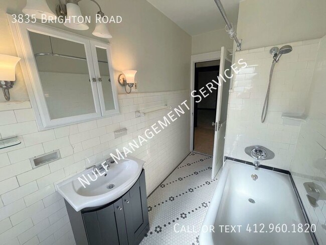 Building Photo - 2 Bed, 1 Bath unit in Brighton Heights