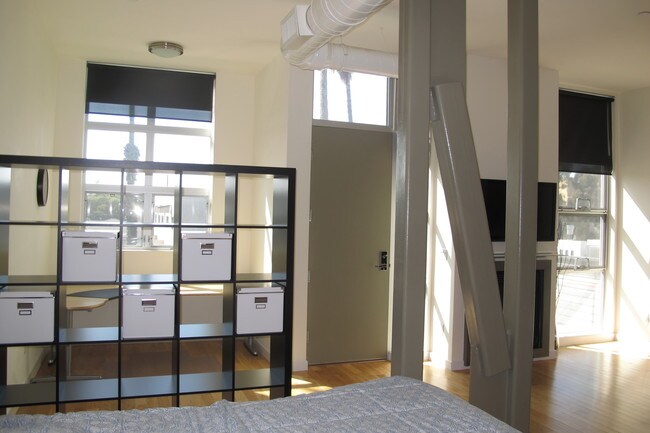 Building Photo - 1912 Broadway